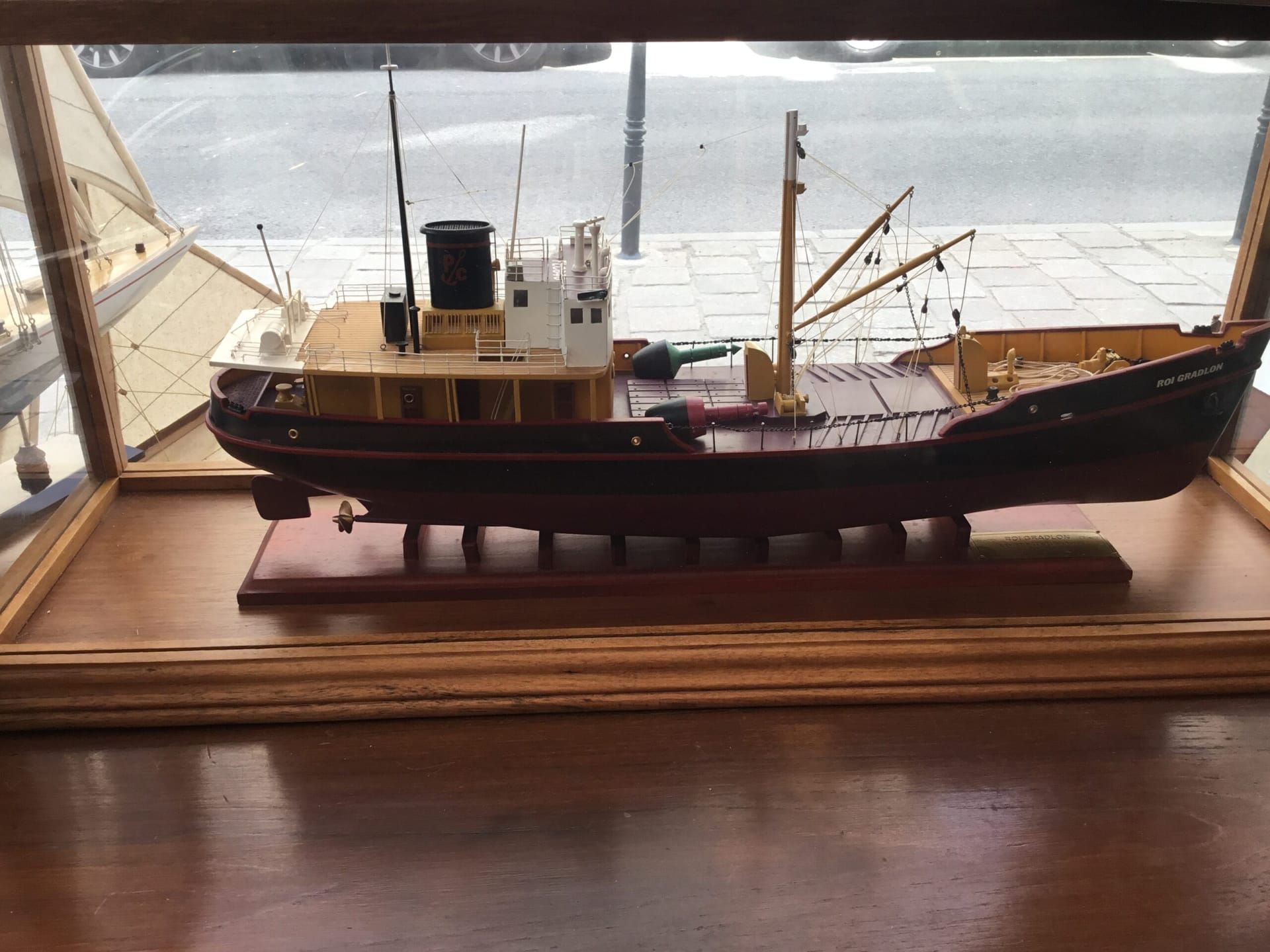 Navire baliseur Le Roi Gradlon